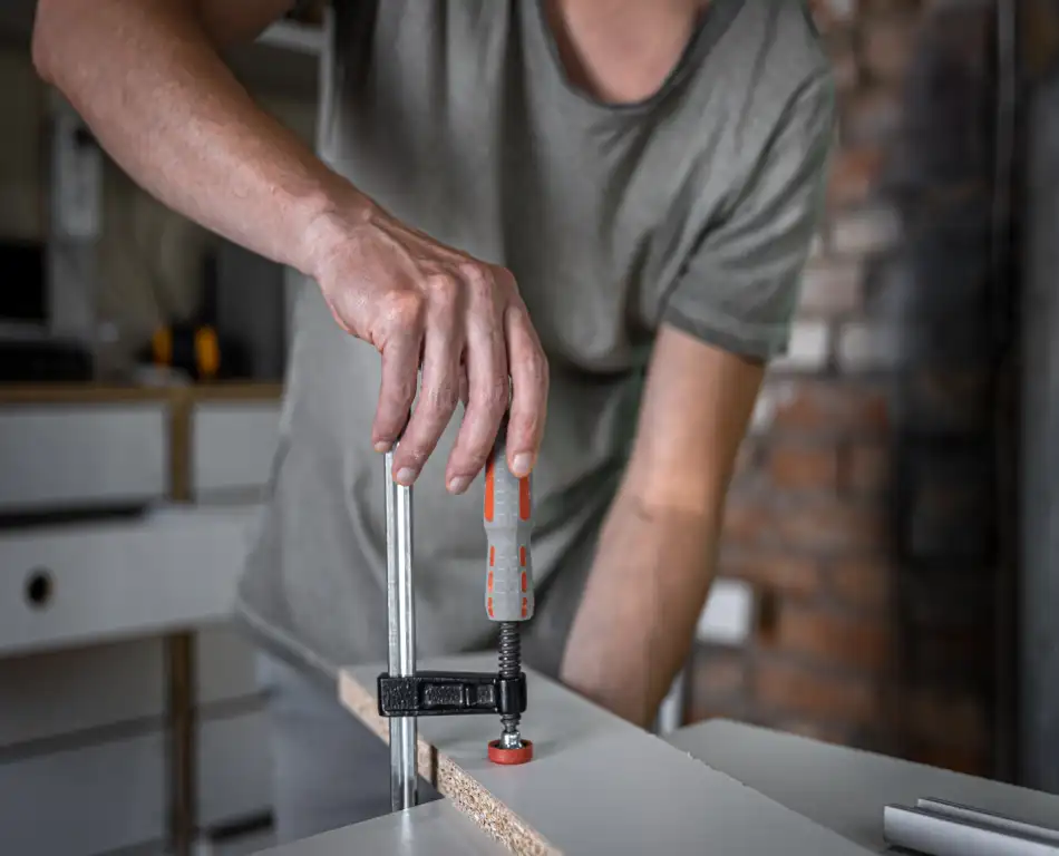 نصب و یراق‌آلات لولا پیوت